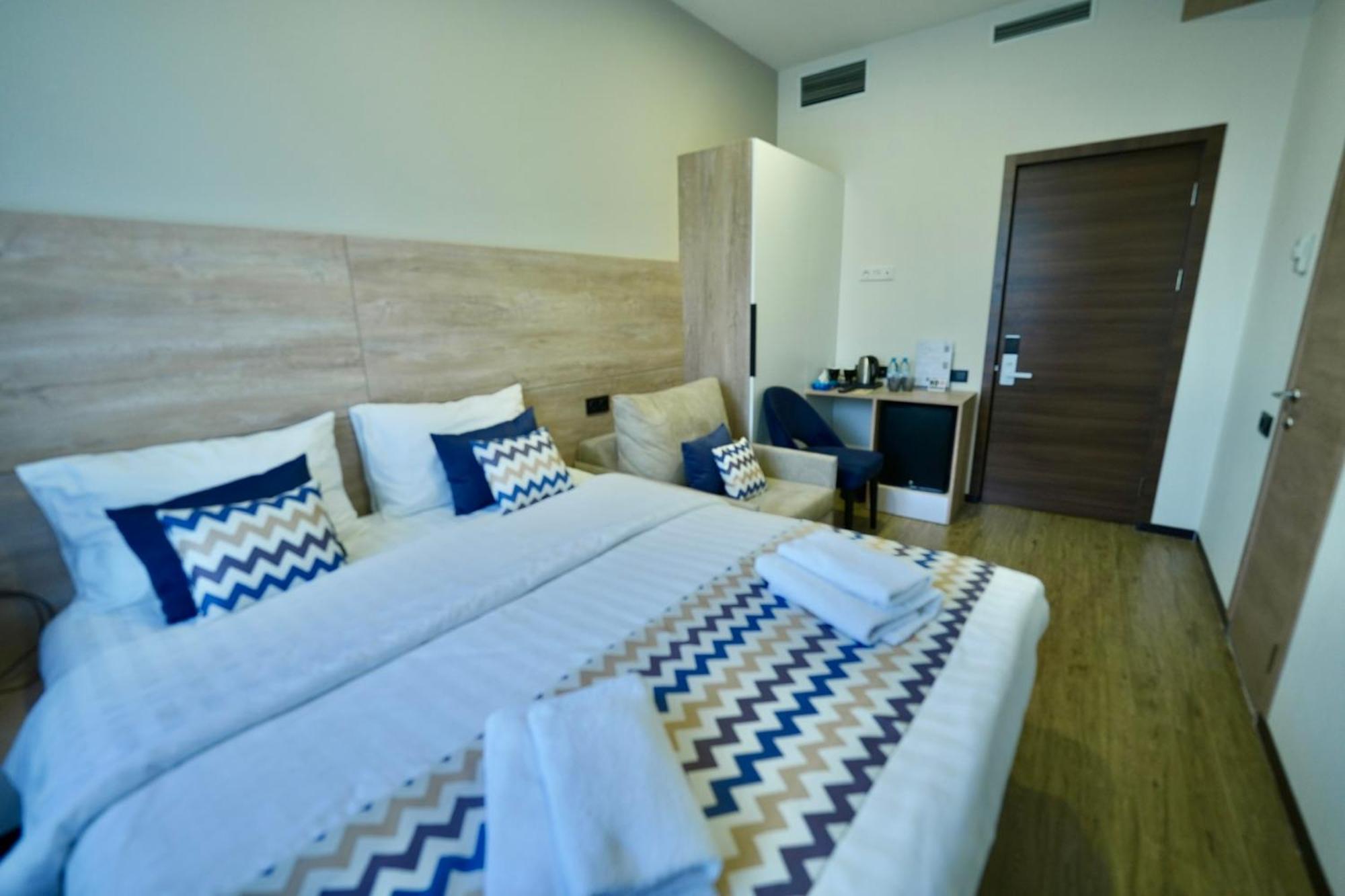 4Guest Hotel Ереван Екстериор снимка