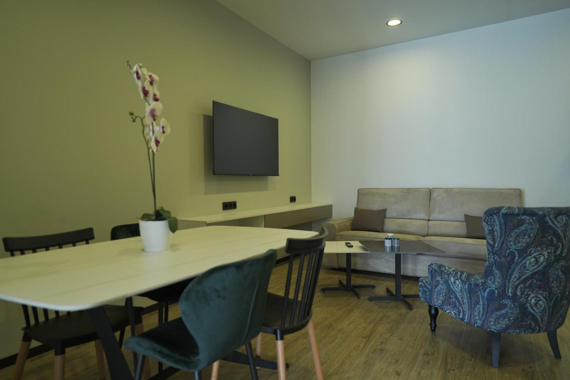 4Guest Hotel Ереван Екстериор снимка